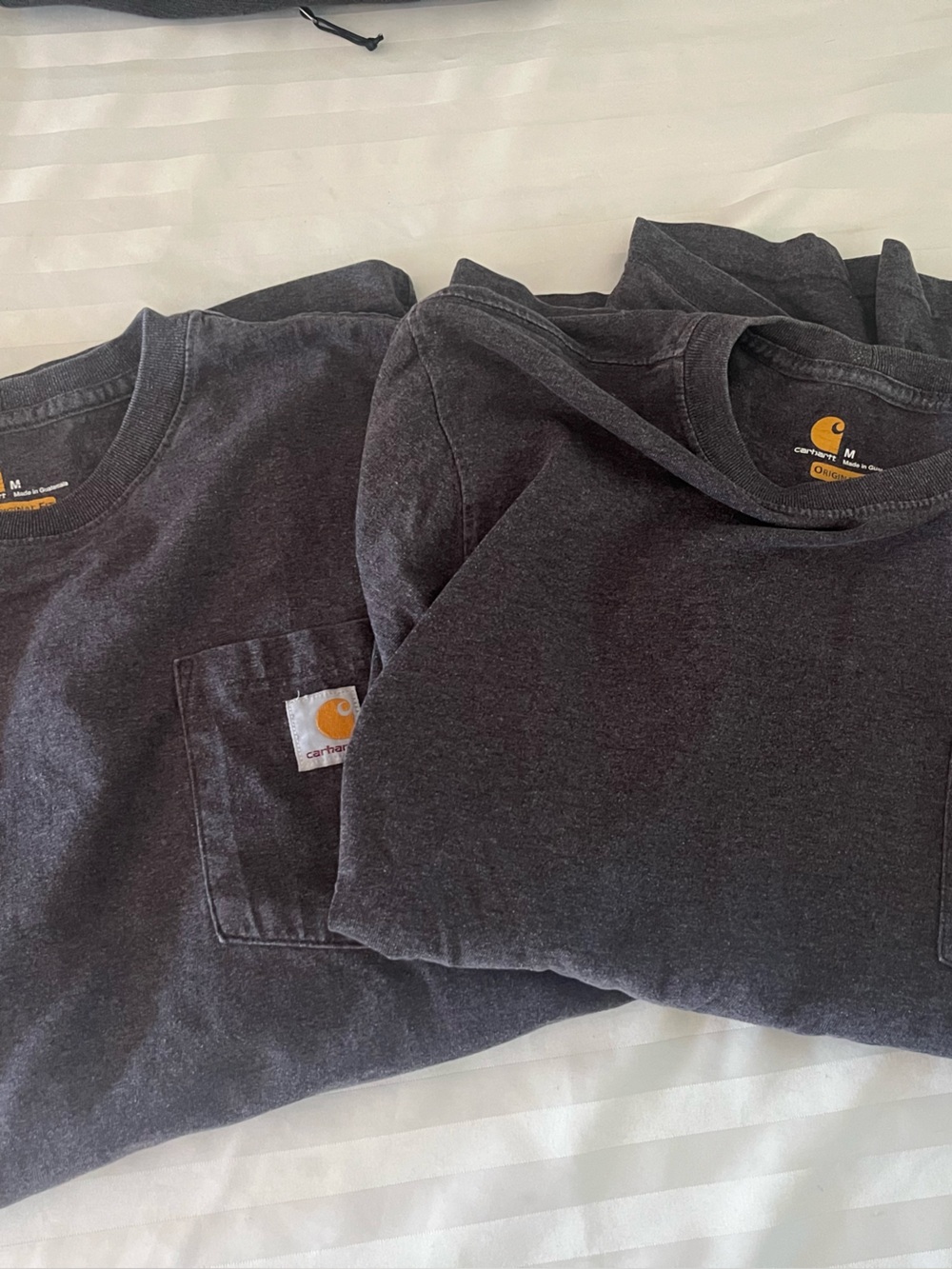 Men’s medium Carhartt, gray long sleeve pocketed shirt.why 2